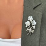 Broșă Mărțișor Gentuță - Buchețel cu Flori Albe - imagine 3