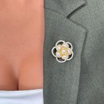 Broșă Mărțișor Gentuță - Trandafir Auriu cu Perluțe - imagine 3