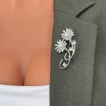 Broșă Mărțișor Gentuță - Floricele Argintii Stilizate - imagine 3