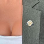 Broșă Pin Premium Gold Plated - Floricică cu Pietricele Albastre Hand-Made - imagine 3