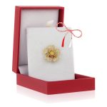 Broșă PREMIUM Gold Plated - Floricică cu Pietricele Albe