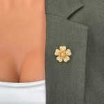 Broșă PREMIUM Gold Plated - Floricică cu Pietricele Albe - imagine 3