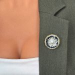 Broșă PREMIUM Gold Plated - Floricică Stilizată cu Pietricele Negre Hand-Made - imagine 3